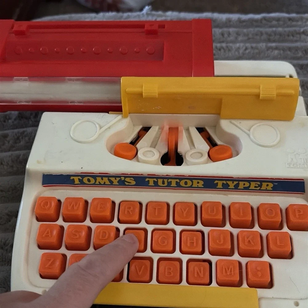 Tomy's Tutor Typer Typewriter Plastic Toy Works TOMY 1977 Vintage TESTED WORKS